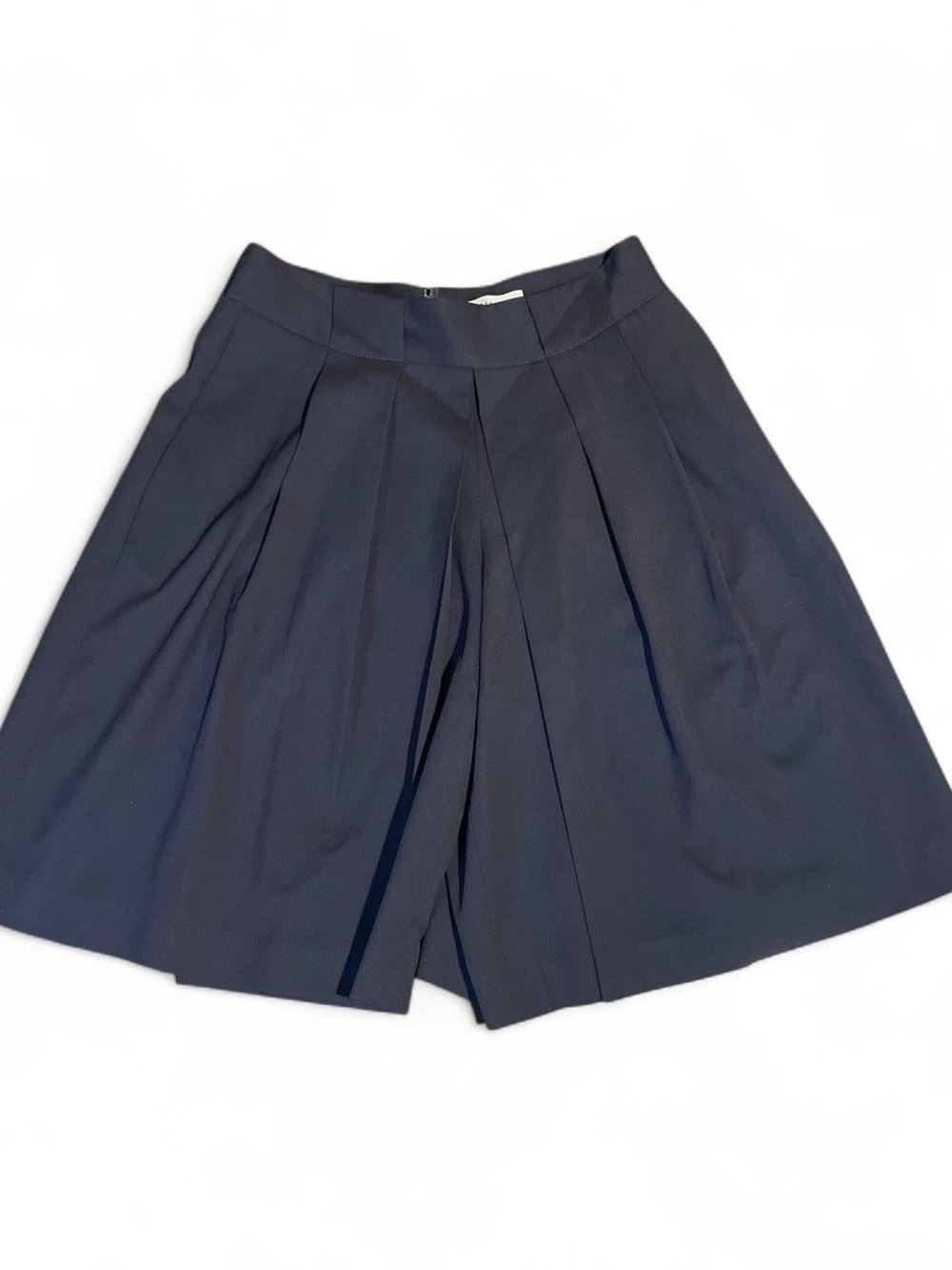 NWT Frankie Shop RITA Navy Pleated Wide Bermuda Wool Shorts, low waisted